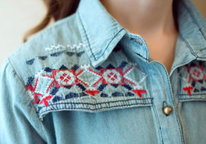 As melhores combinações para a camisa jeans - 4