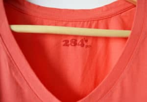 Camiseta laranja - etiqueta