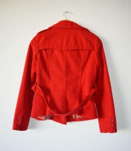 Casaco vermelho - costas