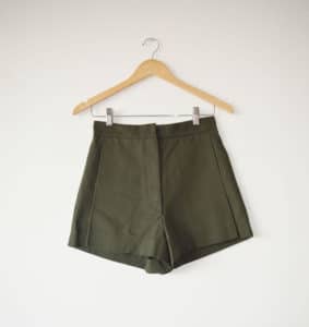 Shorts Espaço Fashion frente