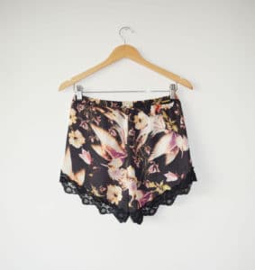 Shorts Lança Perfume costas