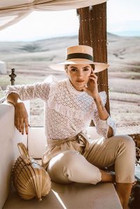 calça bege texturas