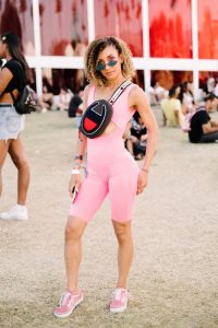 Look Coachella Menos é mais