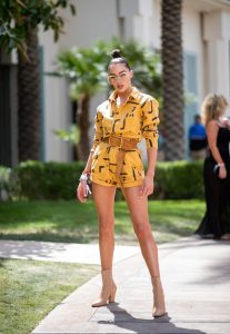 Look Coachella Menos é mais