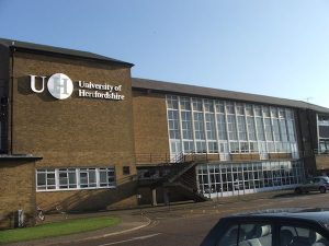 faculdade de moda no exterior, University of Hertfordshire, Reino Unido