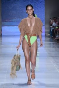 crochê moda desfile