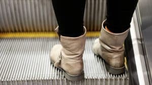 qual bota feminina esta na moda em 2023